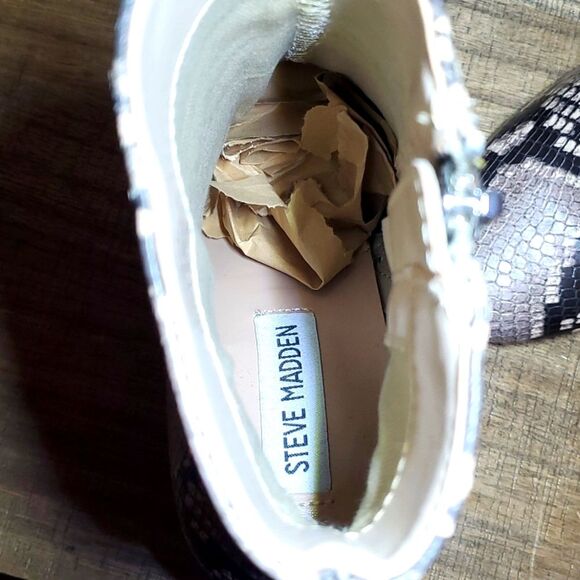 Steve Madden Pixie Tan, Black Snake Print Block Heel Ankle Bootie Sz 7.M - Picture 7 of 8